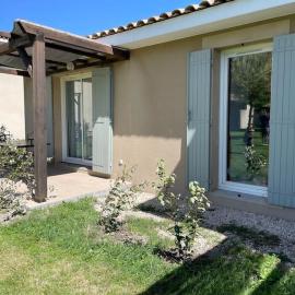 Villa Tia - Maisonnette - 2 chb - 2 sdb - CLIM- piscines - bord de lac -