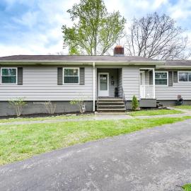 Updated Home: Central Oak Ridge Location