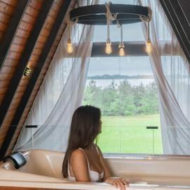 Refúgio Romântico com Jacuzzi na Natureza a 10 min da Praia, готель у місті Торрес