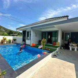 Tai Chon Pool Villa ใต้ชล พูลวิลล่า, hotelli Ban Khlotissa