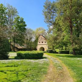 Domaine des Forges de la Vache, hotell i Raveau