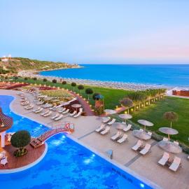 Elysium Resort & Spa, מלון בפליראקי