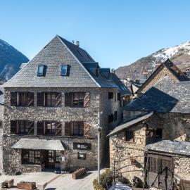 Apartamentos SNÖ Mont Romies, hotel a Salardú