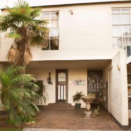 Paljas En Kandas Guest House, hotel u gradu 'Kimberley'