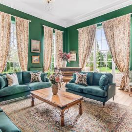 Viesnīca Beccles Georgian Mansion l 9 Bedrooms, Hot Tub & Parkland Beklsā