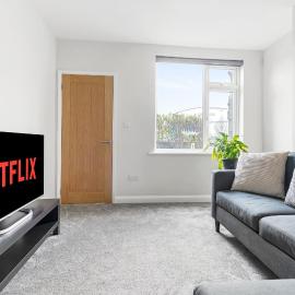 Lovely 2 Bedroom House - Free Parking - Accommodation near QMC Hospital & University of Nottingham - Suitable for Short Stays & Long Stays