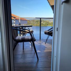 Ostrovo에 위치한 호텔 Apartman J72