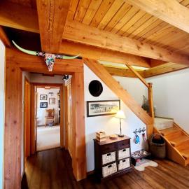 Viesnīca Blacktail Cabin Hideaway with hot tub pilsētā Lakeside