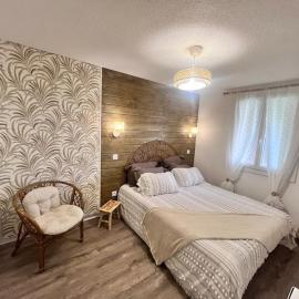 Bielle में, होटल Bel appartement T2 refait à neuf avec piscine couverte de juin à fin septembre, près des stations de ski avec navette et draps et serviettes compris