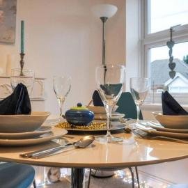 The Sashes - Stylish Apartment - FREE Parking - Ultrafast WIFI - Smart TV - Netflix - sleeps up to 6! Close to Poole Town Center & Sandbanks & Bournemouth, отель в Пуле