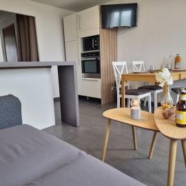 La cabine du Port, cosy, vue mer, plage à 100m، فندق في تريغانك
