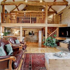 Cosy luxury Grade II listed barn in the Forest of Dean