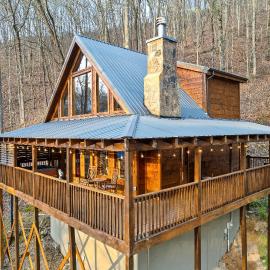 Private! Hot Tub, Views, & Games, hotel i Sevierville