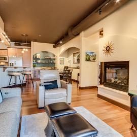 Walk Downtown: Stunning Condo w/ Attached Garage, hotel in Coeur d'Alene