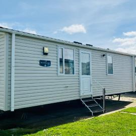 Luxurious caravan in Lyons Holiday Park Rhyl, hotel in Meliden