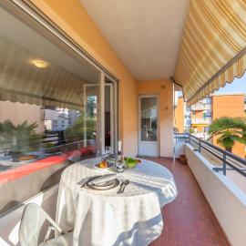 City Apartment with Balcony and Parking - Happy Rentals