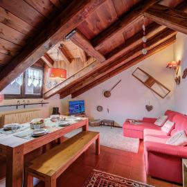Le Meublè near the train station, close to Ski shuttle bus - Happy Rentals