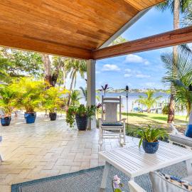 Waterfront Stuart Oasis w/ Hot Tub & Dock!, hotel u gradu Stjuart