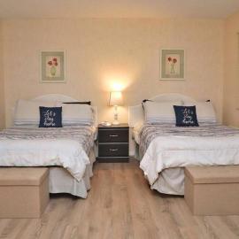 Ski In Ski Out Sleeps 6, khách sạn ở Mancelona