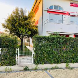 SUITE GARDEN-MARINA SVEVA، فندق في سان سالفو