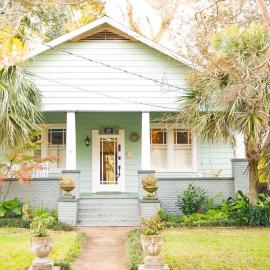 Modern & Centrally Located Stay at Calypso Dreams, hotel in Mobile