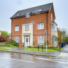 Modern Comfort, 2BR, Ensuite, Parking