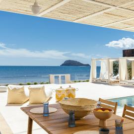 Salty Angel Sea Front Villa, hotel in Laganas