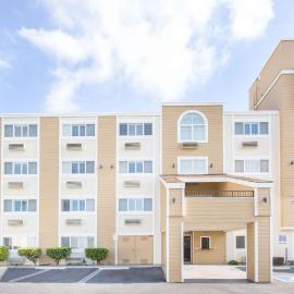 Super 8 by Wyndham National City Chula Vista, hotel in National City