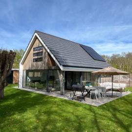 Mooie gezinsvriendelijke villa met ruime tuin!