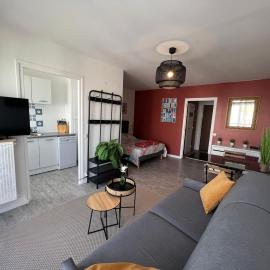 Les studios de Bron Pinel, hotell i Bron