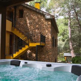 'El Mirador de Sotillo', un Oasis de Confort con Piscina y Jacuzzis, hotel v destinaci Sotillo de la Adrada