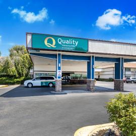 Quality Inn & Suites Medford Airport, hôtel à Medford