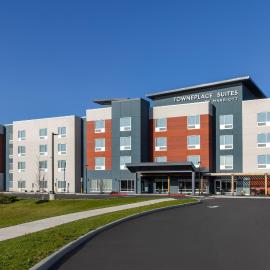 TownePlace Suites by Marriott Geneva at SPIRE Academy، فندق في Geneva