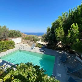 AEGEAN WINGS MAISONETTE, hotel em Ioulida
