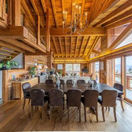 Penthouse spa access , 6 bedroom, 6 baths by Jolidi