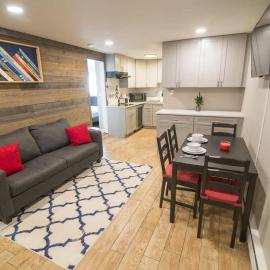 Cozy Main St 1BR Next to Ski Access and FREE Shuttle, hotel in Breckenridge