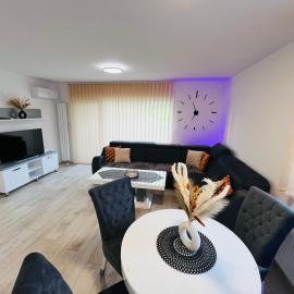 Happy Dreams Oasis Cazin, Modernes Apartment 60m2, WiFi & Balkon