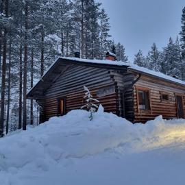 Log cabin Ylläs Valokki - sauna, fireplace, Ylläs view, готель у місті Яллас'ярві