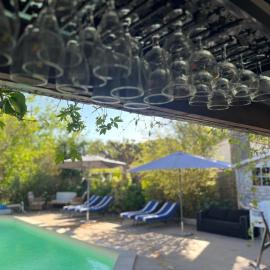 Chambre SEVILLE - Piscine chauffée - Mas Saint-Louis, hotel in Aigues-Mortes