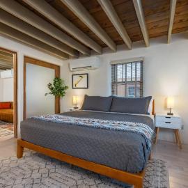 Casa Saint Francis- King Bed-Patio & Fire Pit -2BR