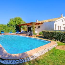 Sardinia Family Villas - Villa Eloisa with private pool, Hotel in San Pantaleo