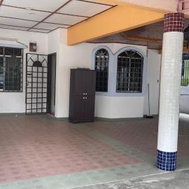 Homestay Taman Bahagia، فندق في Tenom