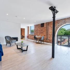 Stunning 1 Bed Apartment in Burton-on-Trent, hotel u gradu Barton na Trentu