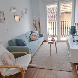 Las Castillas, hotel u gradu Humilja