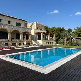 Villa Kalamos / Sea View and Pool nearby Athens，位于卡拉莫斯的酒店