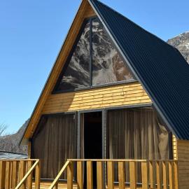 Sunny side cottage, hotel u gradu Kazbegi