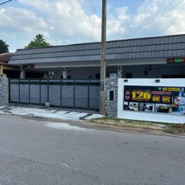 126 Homestay TYPE B, hotel in Tangkak