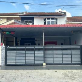 126 Homestay TYPE A, hotel in Tangkak