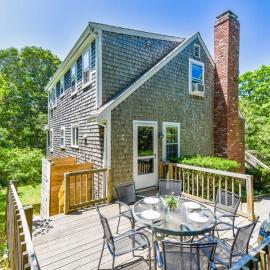 Minutes to Oceanside Beaches, hotel a Eastham