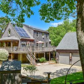 Beautiful Home w Artistic Flair
